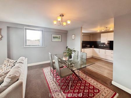 2 bedroom Flat to let in Kentmere Drive, Lakeside, Doncaster, DN4