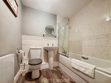 2 bedroom Flat to let in Kentmere Drive, Lakeside, Doncaster, DN4