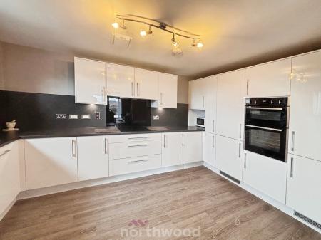 2 bedroom Flat to let in Kentmere Drive, Lakeside, Doncaster, DN4