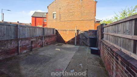 3 bedroom Terraced House to let in Fern Avenue, Bentley, Doncaster, DN5