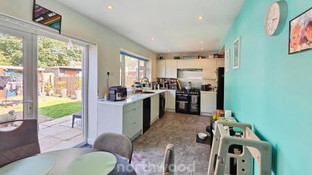 3 bedroom End of terrace house for sale in Evelyn Avenue, Intake, Doncaster, DN2