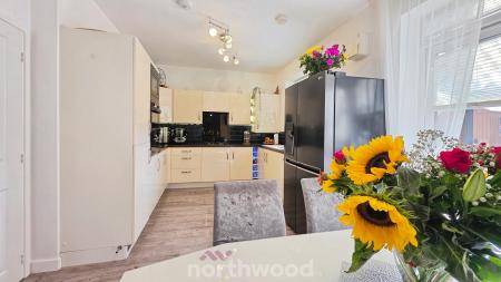 3 bedroom Town house for sale in Parkland Crescent, Bentley, Doncaster, DN5