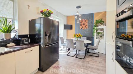 3 bedroom Town house for sale in Parkland Crescent, Bentley, Doncaster, DN5