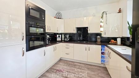 3 bedroom Town house for sale in Parkland Crescent, Bentley, Doncaster, DN5
