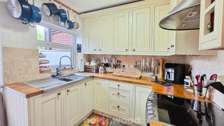 3 bedroom Semi-detached house for sale in Springwood Road, Scawthorpe, Doncaster, DN5