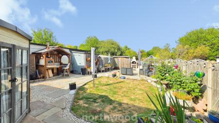 3 bedroom Semi-detached house for sale in Springwood Road, Scawthorpe, Doncaster, DN5