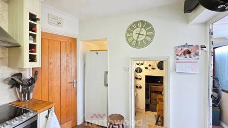 3 bedroom Semi-detached house for sale in Springwood Road, Scawthorpe, Doncaster, DN5