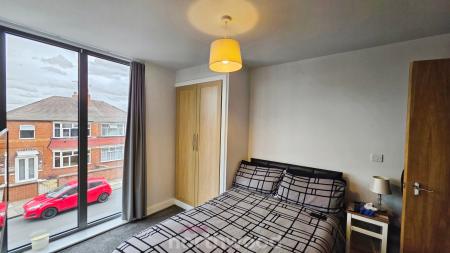 2 bedroom Flat to let in Low Road, Balby, Doncaster, DN4