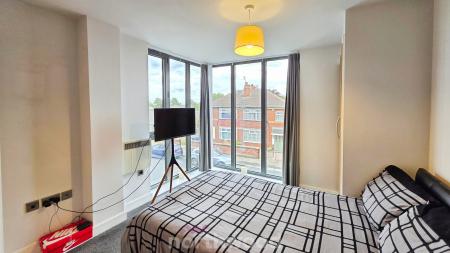 2 bedroom Flat to let in Low Road, Balby, Doncaster, DN4