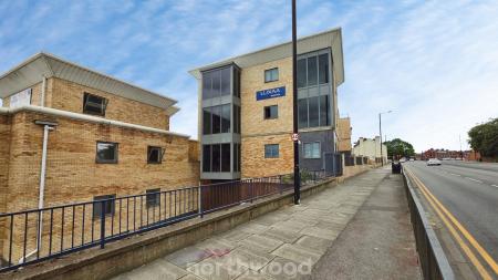 2 bedroom Flat to let in Low Road, Balby, Doncaster, DN4