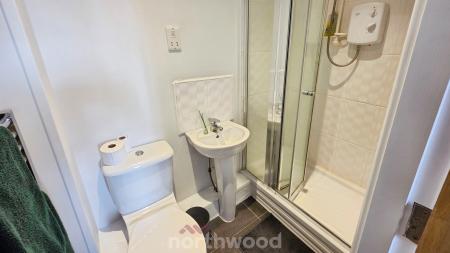 2 bedroom Flat to let in Low Road, Balby, Doncaster, DN4