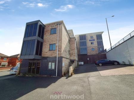 2 bedroom Flat to let in Low Road, Balby, Doncaster, DN4
