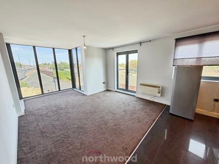 2 bedroom Flat to let in Low Road, Balby, Doncaster, DN4