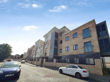 2 bedroom Flat to let in Low Road, Balby, Doncaster, DN4