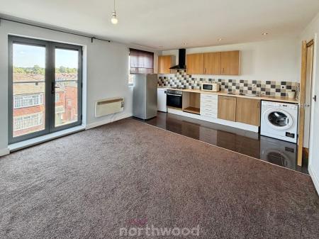 2 bedroom Flat to let in Low Road, Balby, Doncaster, DN4