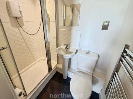 2 bedroom Flat to let in Low Road, Balby, Doncaster, DN4
