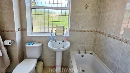 4 bedroom Detached house to let in Goodison Boulevard, Cantley, Doncaster, DN4