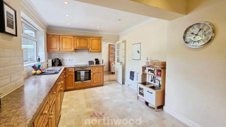 4 bedroom Detached house to let in Goodison Boulevard, Cantley, Doncaster, DN4