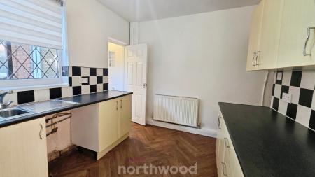 2 bedroom Terraced House to let in Riviera Parade, Bentley, Doncaster, DN5