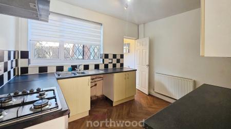 2 bedroom Terraced House to let in Riviera Parade, Bentley, Doncaster, DN5