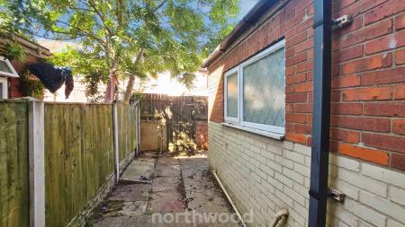 2 bedroom Terraced House to let in Riviera Parade, Bentley, Doncaster, DN5
