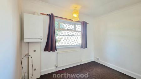 2 bedroom Terraced House to let in Riviera Parade, Bentley, Doncaster, DN5