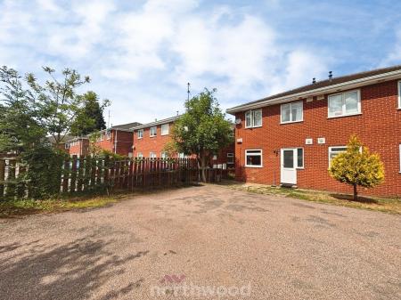 2 bedroom Flat to let in Stoops Lane, Bessacarr, Doncaster, DN4