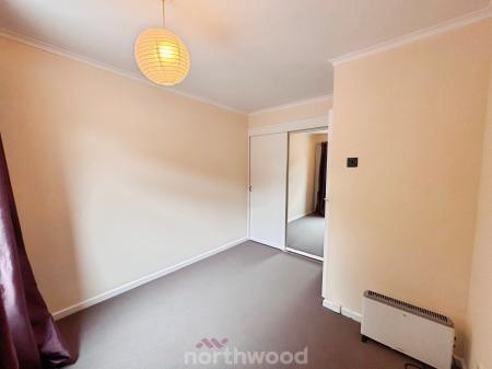 2 bedroom Flat to let in Stoops Lane, Bessacarr, Doncaster, DN4