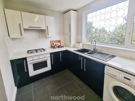 3 bedroom Semi-detached house for sale in Broomhouse Lane, Edlington, Doncaster, DN12