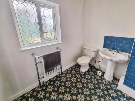 3 bedroom Semi-detached house for sale in Broomhouse Lane, Edlington, Doncaster, DN12