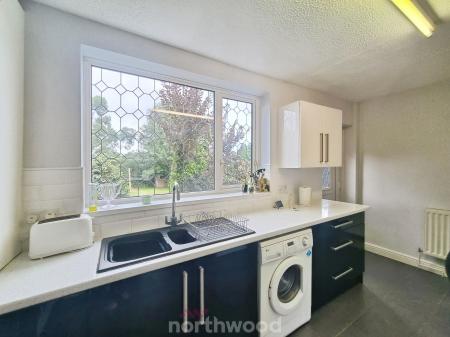 3 bedroom Semi-detached house for sale in Broomhouse Lane, Edlington, Doncaster, DN12