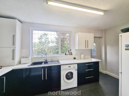 3 bedroom Semi-detached house for sale in Broomhouse Lane, Edlington, Doncaster, DN12
