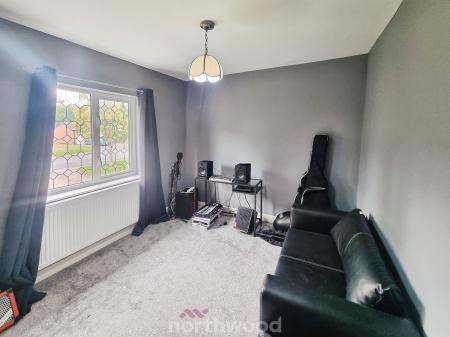 3 bedroom Semi-detached house for sale in Broomhouse Lane, Edlington, Doncaster, DN12