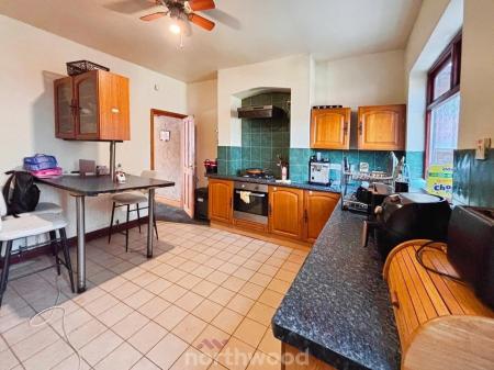 3 bedroom Terraced House for sale in Apley Road, Hyde Park, Doncaster, DN1