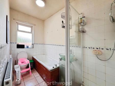 3 bedroom Terraced House for sale in Apley Road, Hyde Park, Doncaster, DN1