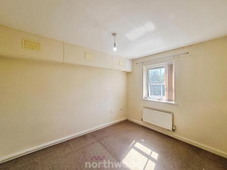 2 bedroom Flat to let in Thorne Road, Doncaster, DN1
