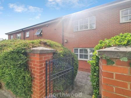 2 bedroom Flat to let in Thorne Road, Doncaster, DN1