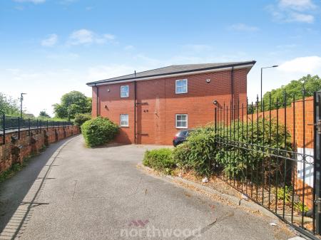 2 bedroom Flat to let in Thorne Road, Doncaster, DN1