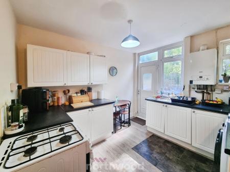 2 bedroom Terraced House for sale in Grove Avenue, Off York Road, Doncaster, Doncaster, DN5