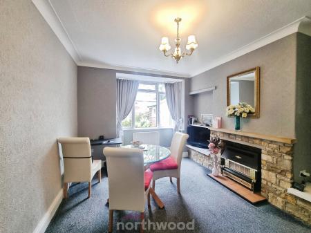 3 bedroom Semi-detached house to let in Harrowden Road, Wheatley, Doncaster, DN2