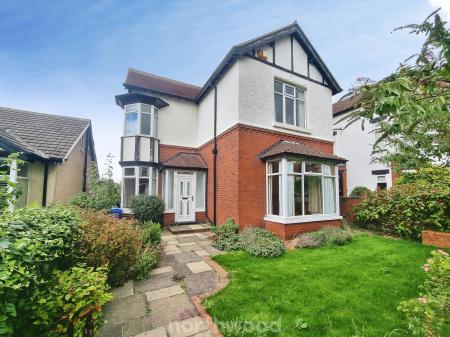 5 bedroom Detached house for sale in Axholme Road, Wheatley, Doncaster, DN2