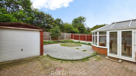 4 bedroom Detached house to let in Field House Road, Sprotbrough, Doncaster, DN5