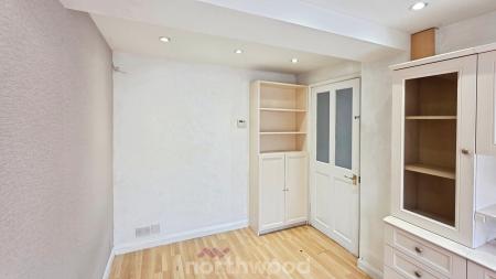 4 bedroom Detached house to let in Field House Road, Sprotbrough, Doncaster, DN5