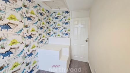 4 bedroom Detached house to let in Field House Road, Sprotbrough, Doncaster, DN5