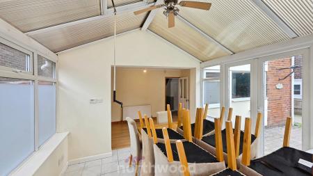 4 bedroom Detached house to let in Field House Road, Sprotbrough, Doncaster, DN5
