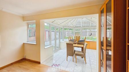 4 bedroom Detached house to let in Field House Road, Sprotbrough, Doncaster, DN5