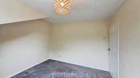 4 bedroom Detached house to let in Field House Road, Sprotbrough, Doncaster, DN5
