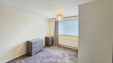 4 bedroom Detached house to let in Field House Road, Sprotbrough, Doncaster, DN5