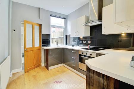 2 bedroom Terraced House to let in Victoria Road, Norton, Doncaster, DN6