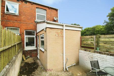 2 bedroom Terraced House to let in Victoria Road, Norton, Doncaster, DN6